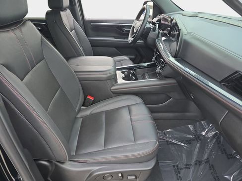 Used 2025 Chevrolet Suburban RST w/ Comfort Package AWD/4WD image 12