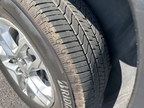 Used 2023 Chevrolet Traverse LS FWD image 8