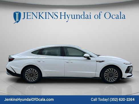 Used 2025 Hyundai Sonata Limited FWD image 2