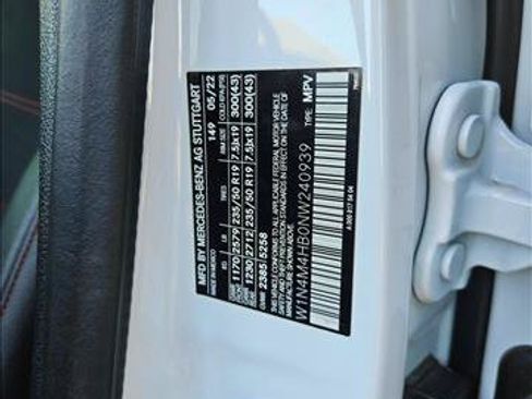 Used 2022 Mercedes-Benz GLB 250 4MATIC image 16