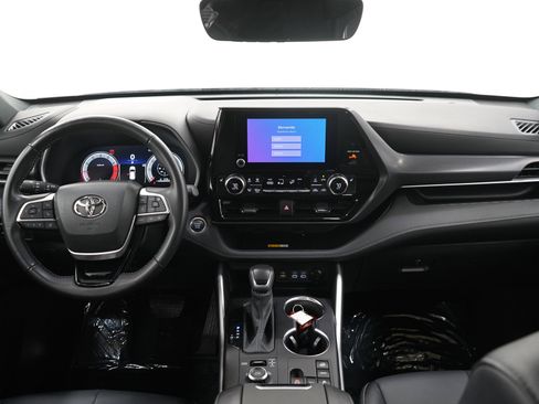 Used 2025 Toyota Highlander XSE AWD/4WD image 17