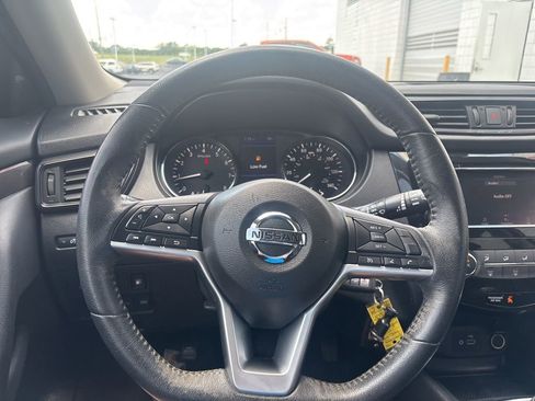 Used 2019 Nissan Rogue S w/ Special Edition Package FWD image 18