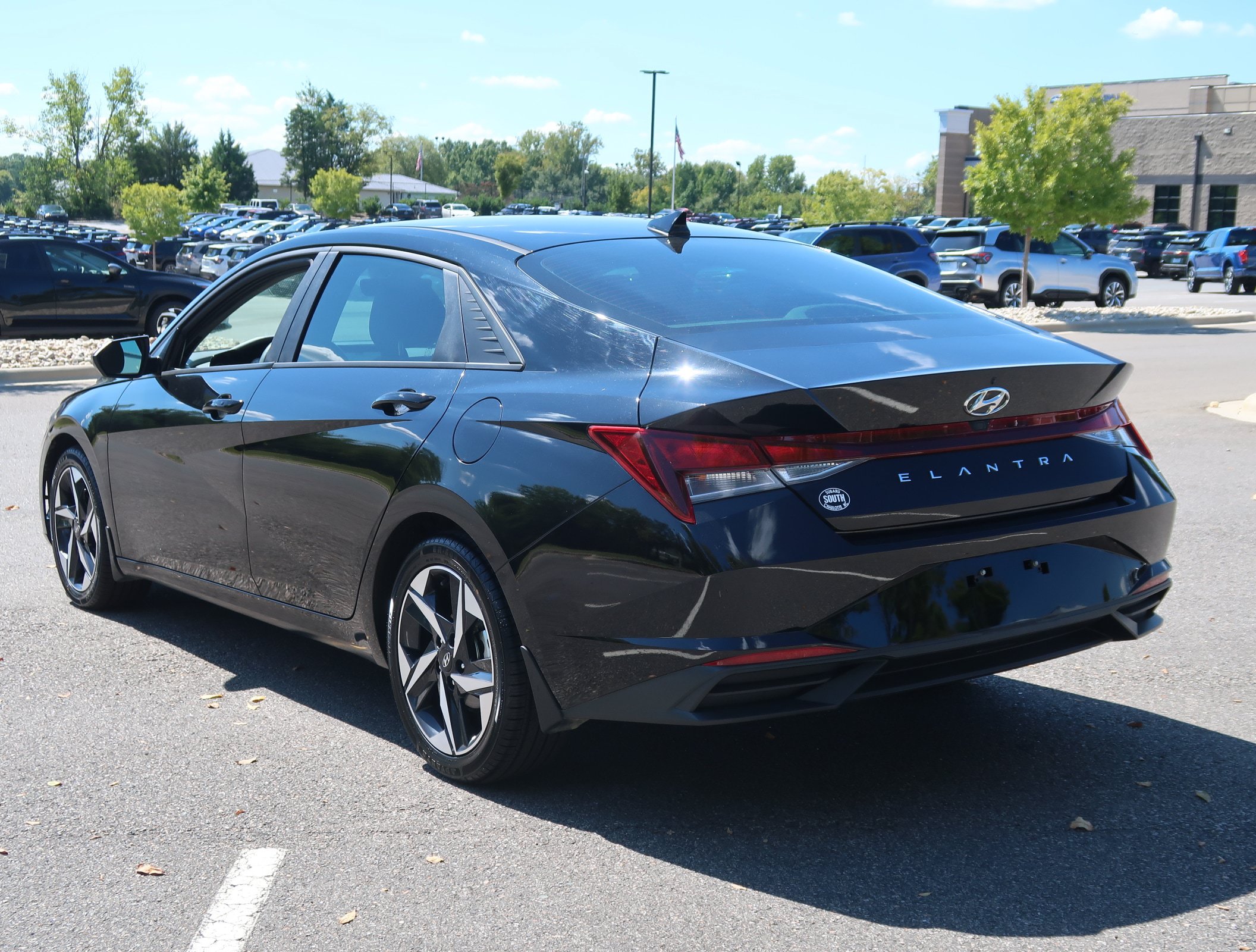 Used 2023 Hyundai Elantra SEL w/ Convenience Package FWD image 6