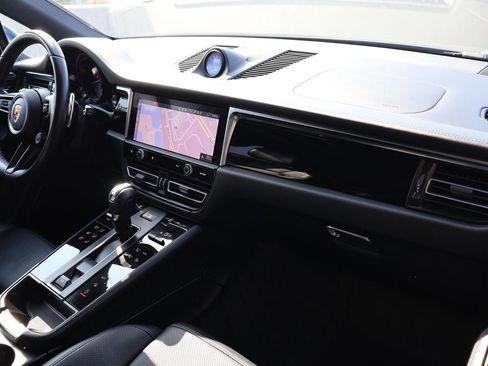 Certified 2024 Porsche Macan image 26