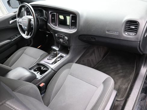Used 2018 Dodge Charger SXT w/ Blacktop Package RWD image 39