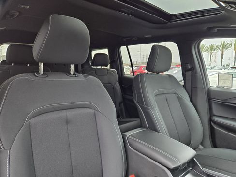 New 2025 Jeep Grand Cherokee L Laredo image 33