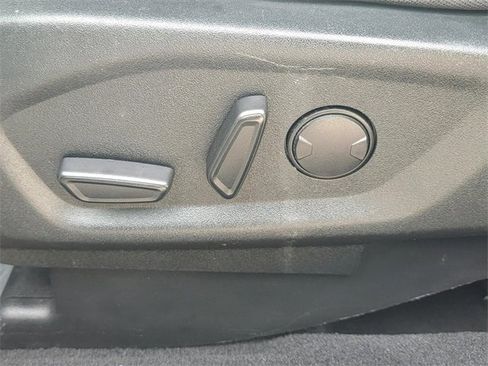 Used 2019 Ford Explorer XLT image 33