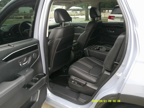 Used 2023 Honda Pilot Touring image 12