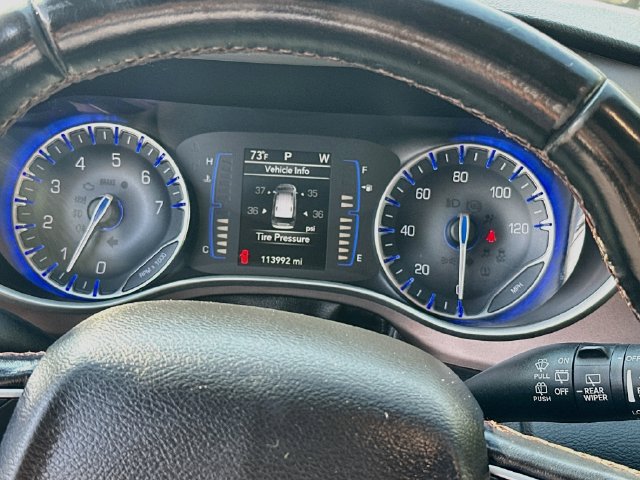 Used 2018 Chrysler Pacifica Touring-L w/ Tire & Wheel Group FWD image 12