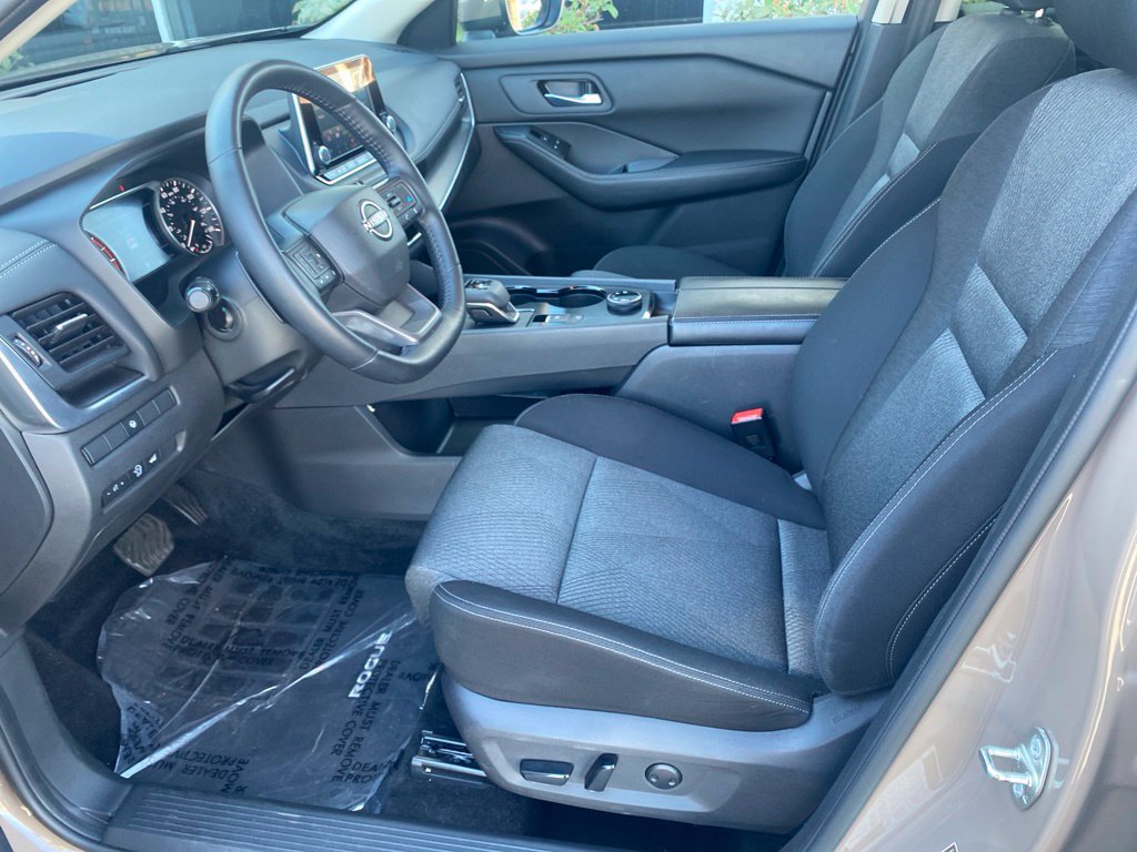 Certified 2025 Nissan Rogue SV AWD/4WD image 21