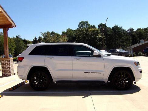 Used 2019 Jeep Grand Cherokee Altitude image 6