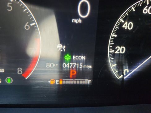 Used 2025 Honda Pilot Sport image 17