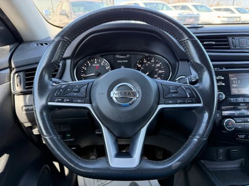 Used 2017 Nissan Rogue SV image 17