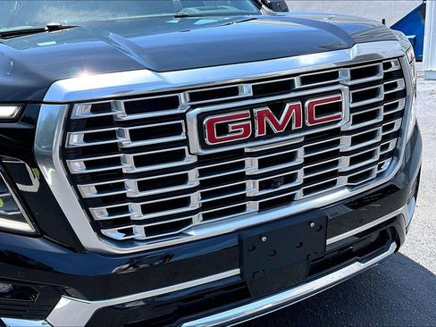 Used 2026 GMC Yukon Denali AWD/4WD image 32
