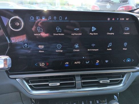 Used 2025 Chevrolet Equinox EV LT FWD image 21