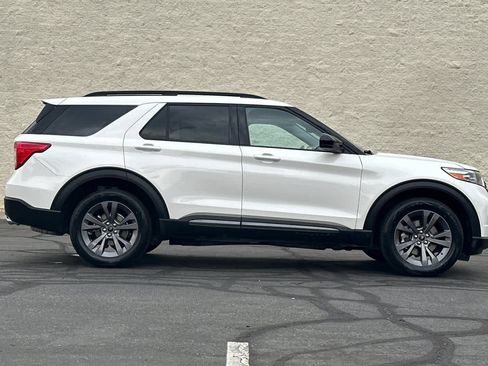 Used 2023 Ford Explorer XLT w/ Equipment Group 202A AWD/4WD image 9