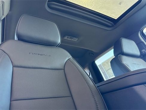 New 2026 GMC Sierra 3500 Denali w/ Denali Reserve Package image 18