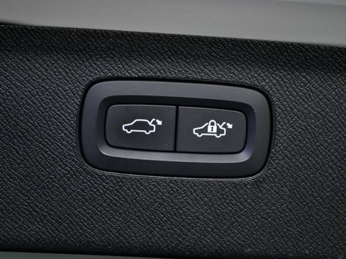 Certified 2025 Volvo XC90 B6 Plus AWD/4WD image 35