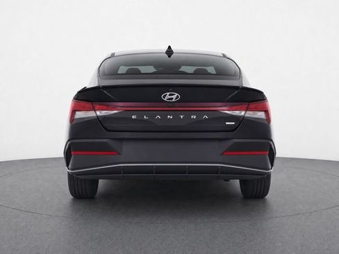 Used 2025 Hyundai Elantra SEL FWD image 6