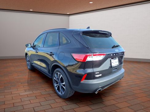 Used 2022 Ford Escape SE w/ SE Sport Appearance Package image 5