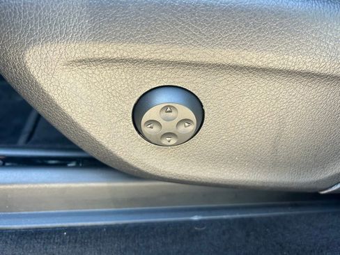 Used 2020 Mercedes-Benz GLE 350 w/ Premium Package image 20