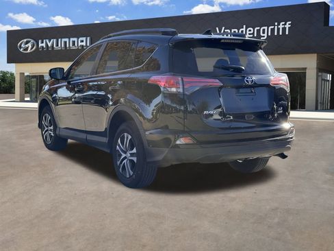 Used 2017 Toyota RAV4 LE image 10