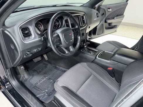 Used 2019 Dodge Charger SXT RWD image 11