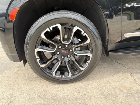 Used 2023 GMC Yukon SLT RWD image 9