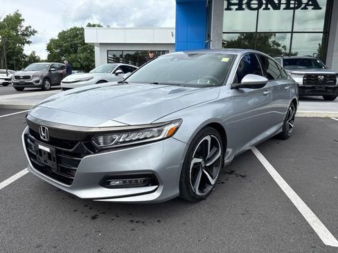 Used 2018 Honda Accord Sport image 2