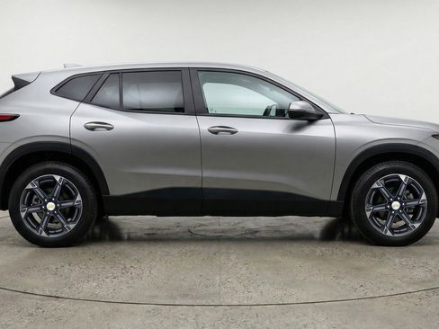 Used 2025 Chevrolet Blazer LT FWD image 11