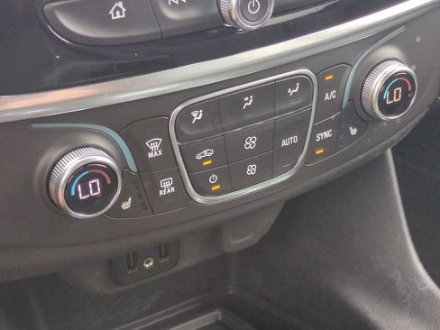 Used 2024 Chevrolet Traverse LT image 18