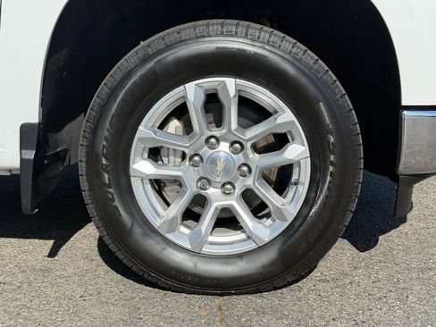 Used 2023 Chevrolet Silverado 1500 LT AWD/4WD image 15