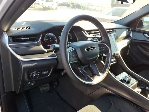 New 2025 Jeep Grand Cherokee L Laredo w/ Luxury Tech Group I image 9