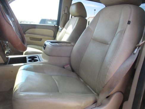 Used 2013 Chevrolet Silverado 2500 LTZ w/ LTZ Plus Package image 17