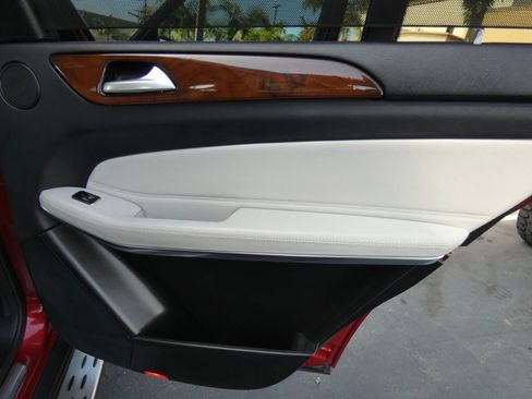 Used 2019 Mercedes-Benz GLS 550 4MATIC image 38