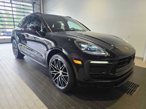 Used 2025 Porsche Macan AWD/4WD image 9