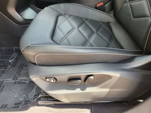 Used 2025 Volkswagen Atlas SE AWD/4WD image 14