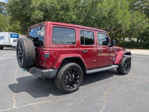 Used 2022 Jeep Wrangler Unlimited Sahara w/ Cold Weather Group AWD/4WD image 4