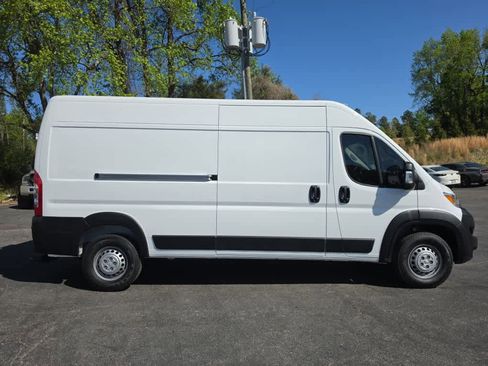 Used 2026 RAM ProMaster 2500 w/ Convenience Group FWD image 2