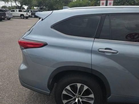 Used 2021 Toyota Highlander XLE FWD image 10