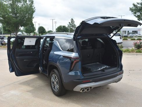 New 2026 Chevrolet Traverse LT w/ Driver Confidence Package FWD image 17