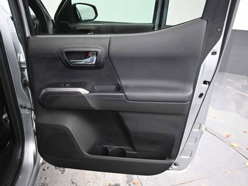 Used 2023 Toyota Tacoma TRD Off-Road image 21