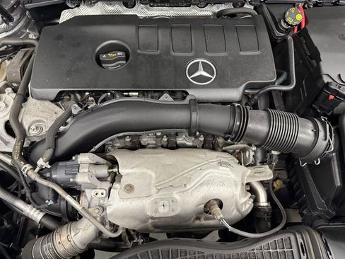 Used 2021 Mercedes-Benz GLB 250 4MATIC image 9