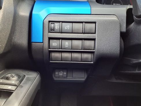 Used 2025 Toyota Tacoma TRD Off-Road AWD/4WD image 17