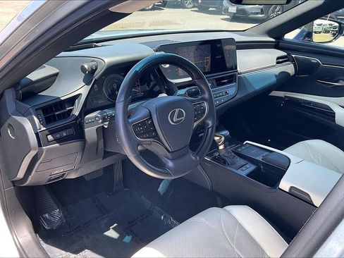 Used 2022 Lexus ES 300h w/ Accessory Package 2 FWD image 9