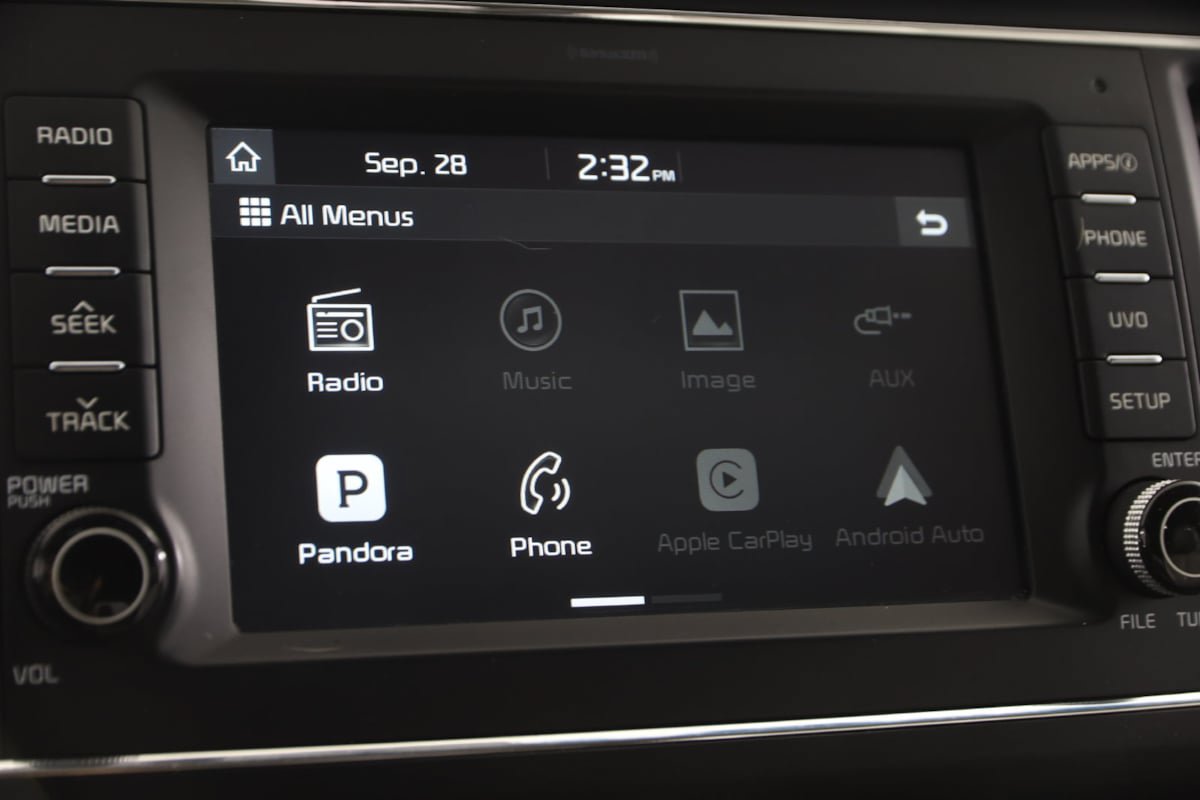 Used 2017 Kia Sedona LX w/ LX Essentials Premium Package FWD image 9
