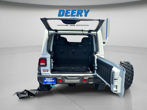 Used 2023 Jeep Wrangler Unlimited w/ Cold Weather Group AWD/4WD image 33