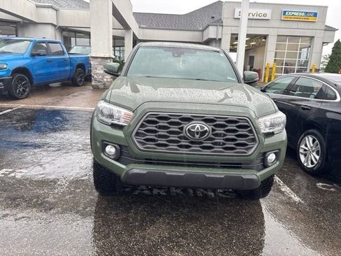 Used 2022 Toyota Tacoma TRD Off-Road AWD/4WD image 2