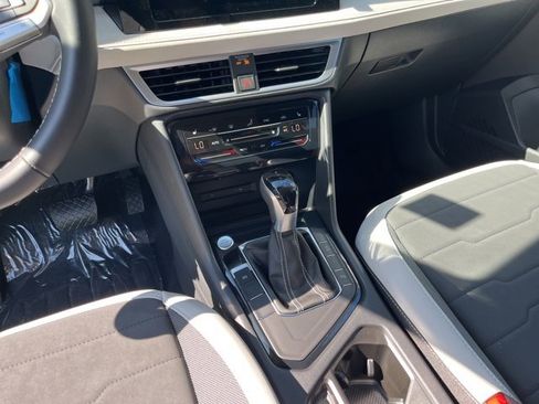 New 2025 Volkswagen Taos SE image 20