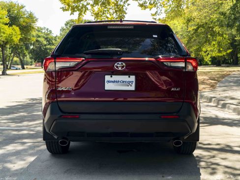Used 2024 Toyota RAV4 XLE w/ Convenience Package FWD image 8